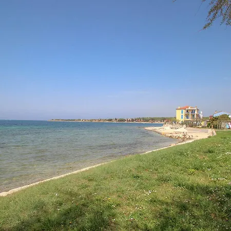 Apartmán Nostalgisches Direkt An Der Adria Mit Garten, Grill, Privater Terrasse Dajla