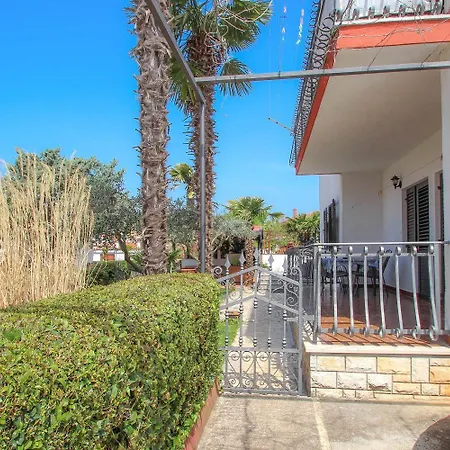 Nostalgisches Direkt An Der Adria Mit Garten, Grill, Privater Terrasse דירה *